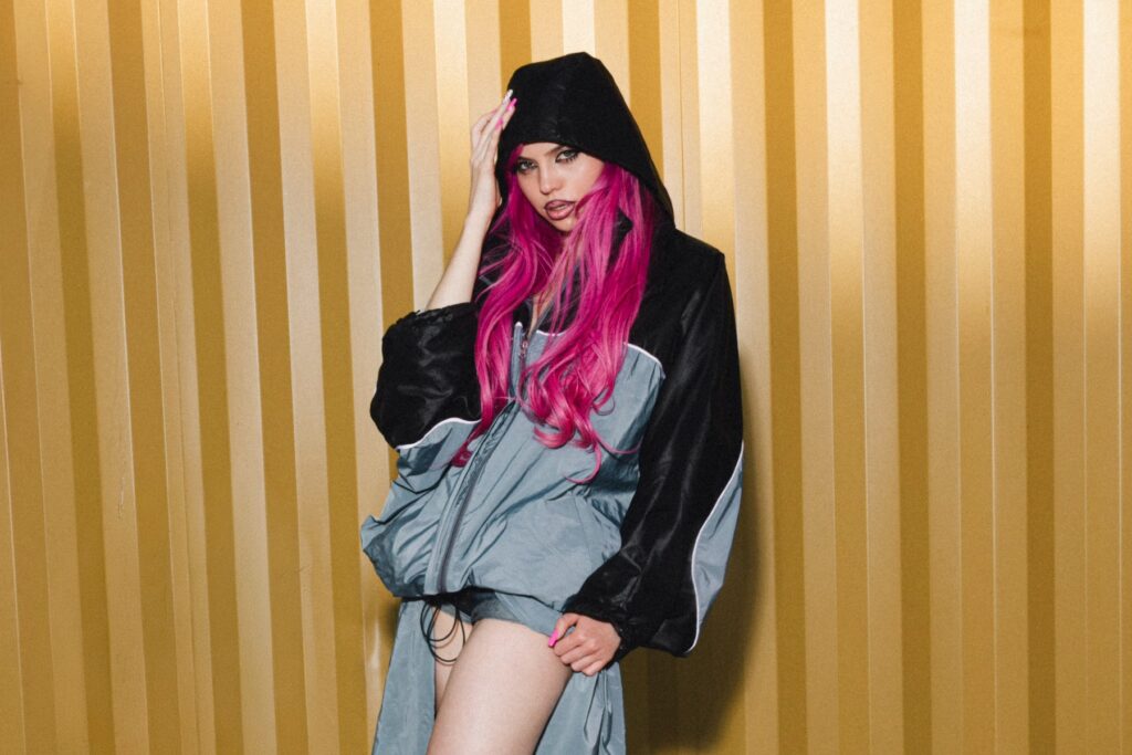 ADÉLA’s PRIMA Debuts at No. 1 on Top Album Sales and Vinyl Albums