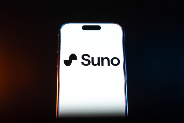 Suno Rolls Out v6 Models Trained on Licensed Warner Catalog