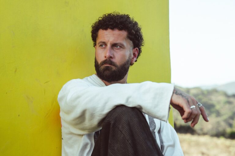 Elderbrook Signs to Counter Records, Sets Heart on a Wire for January 22